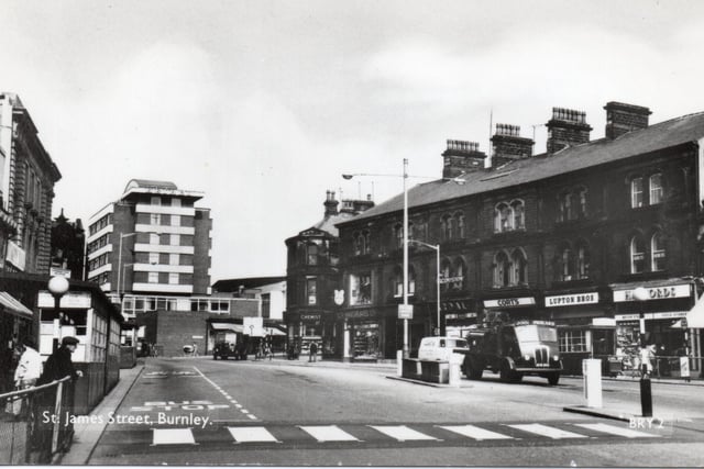 An image of St James Street showing that the positioning of the Kierby Hotel made it a central building in the town. On the right the shops were built in 1878 by the Padiham architect, Virgil Anderson. The shops included Lupton’s, Cort’s and Hargreave’s, the Golden Padlock