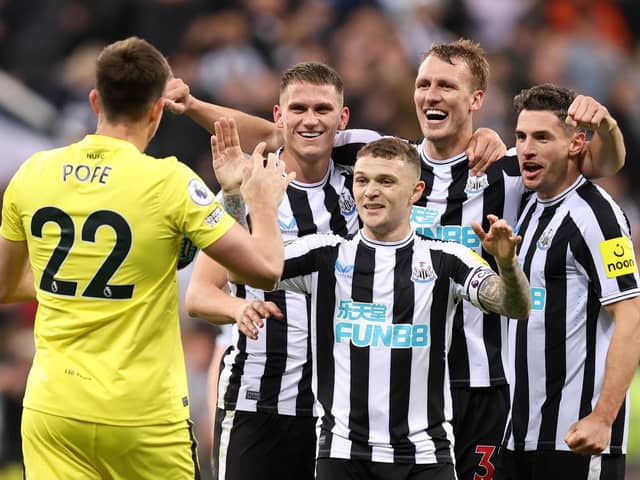 NEWCASTLE UPON TYNE, ENGLAND - OCTOBER 19: Nick Pope of Newcastle United joins in with the celebrations as team mates Sven Botman, Kieran Trippier, Dan Burn and Fabian Schar celebrates their side's win after the final whistle of the Premier League match between Newcastle United and Everton FC at St. James Park on October 19, 2022 in Newcastle upon Tyne, England. (Photo by George Wood/Getty Images)