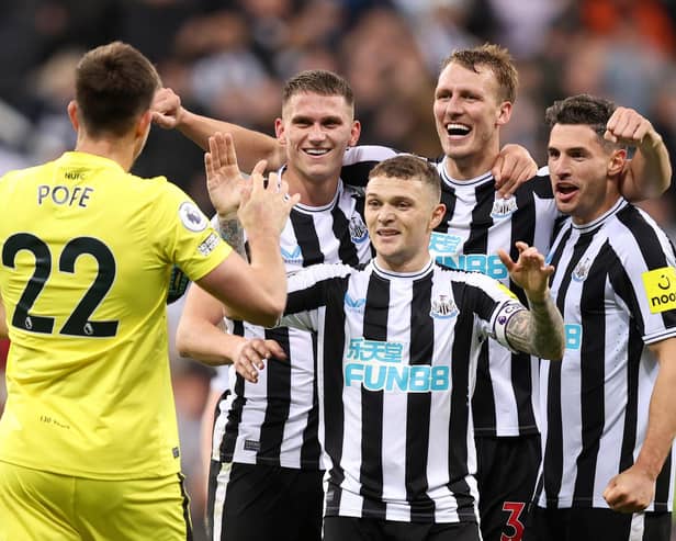 NEWCASTLE UPON TYNE, ENGLAND - OCTOBER 19: Nick Pope of Newcastle United joins in with the celebrations as team mates Sven Botman, Kieran Trippier, Dan Burn and Fabian Schar celebrates their side's win after the final whistle of the Premier League match between Newcastle United and Everton FC at St. James Park on October 19, 2022 in Newcastle upon Tyne, England. (Photo by George Wood/Getty Images)