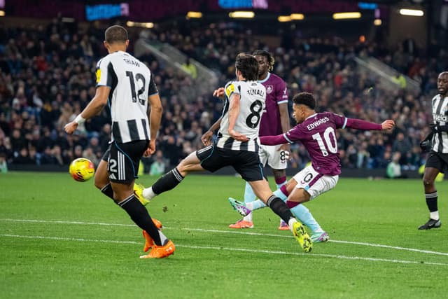 Burnley 1:3 Newcastle United: Die Clarets beenden das Jahr 2025 mit dem ...