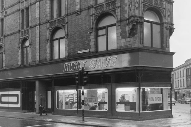 Kwik Save store opens it doors. St James Street, Burnley. February 3, 1978