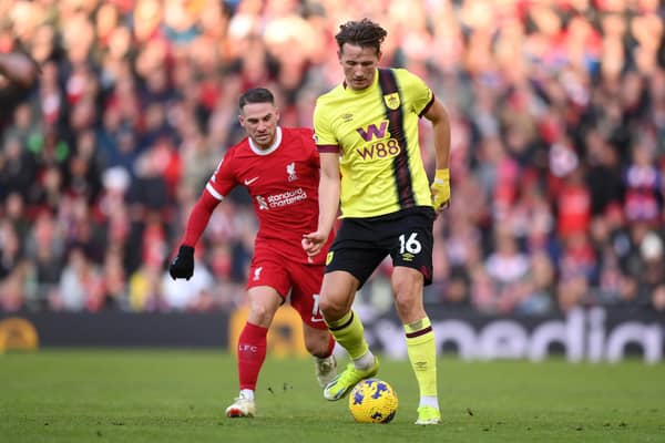 LIVERPOOL, ENGLAND - FEBRUARY 10: Sander Berge of Burnley holds off Alexis Mac Allister of Liverpool during the Premier League match between Liverpool FC and Burnley FC at Anfield on February 10, 2024 in Liverpool, England. (Photo by Justin Setterfield/Getty Images)