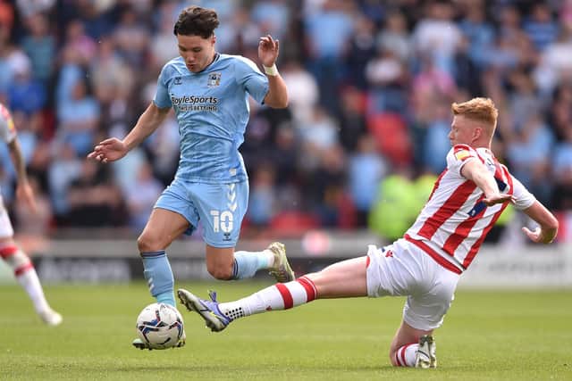 STOKE ON TRENT, ENGLAND - MAY 07: Callum O'Hare of Coventry City runs past Sam Clucas of Stoke City during the Sky Bet Championship match between Stoke City and Coventry City at Bet365 Stadium on May 07, 2022 in Stoke on Trent, England. (Photo by Nathan Stirk/Getty Images)