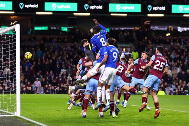 BURNLEY, ENGLAND - DECEMBER 16: Amadou Onana of Everton scores their team's first goal during the Premier League match between Burnley FC and Everton FC at Turf Moor on December 16, 2023 in Burnley, England. (Photo by Marc Atkins/Getty Images)