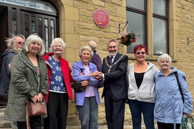 Deputy Mayor of Pendle, Coun. Brian Newman, centre, with relatives of the Pendle International Brigade volunteers. From left, Karen Deighton, Juanita Jolly, Eileen Strickland, Lynne Strickland and Verna Jolly