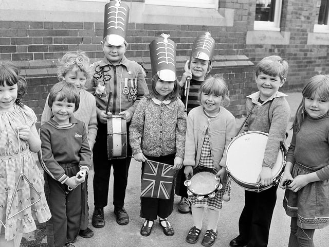 Robin Hood School's concert in 1980 - do you recognise anyone here?