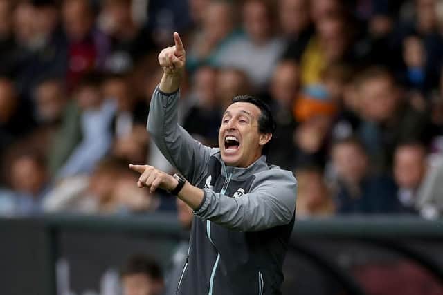 BURNLEY, ENGLAND - AUGUST 27: Unai Emery, Manager of Aston Villa, gives the team instructions during the Premier League match between Burnley FC and Aston Villa at Turf Moor on August 27, 2023 in Burnley, England. (Photo by Lewis Storey/Getty Images)