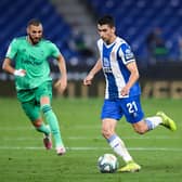 BARCELONA, SPAIN - JUNE 28: Marc Roca of RCD Espanyol competes for the ball with Karim Benzema of Real Madrid CF during the Liga match between RCD Espanyol and Real Madrid CF at RCDE Stadium on June 28, 2020 in Barcelona, Spain. (Photo by David Ramos/Getty Images)