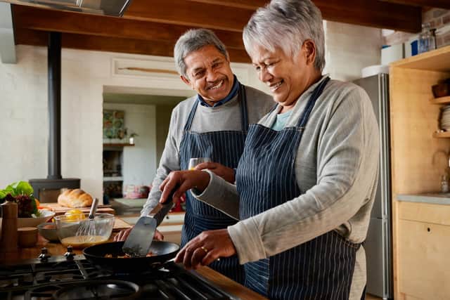 Keep your relationship going by cooking together survey reveals (photo: Adobe)
