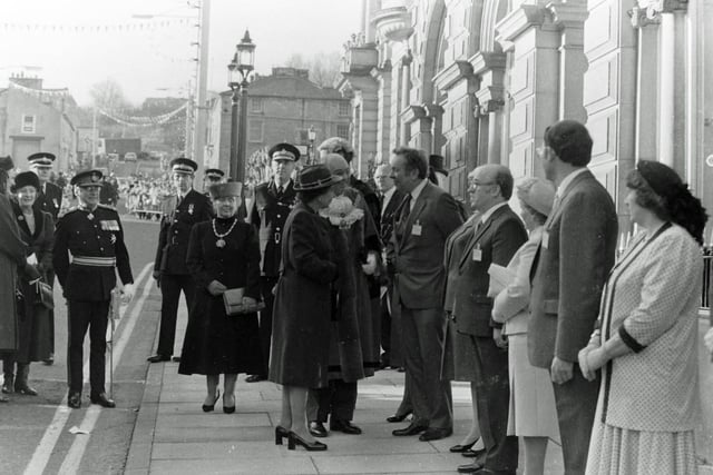 The Queen arrives at Burnley Town Hall