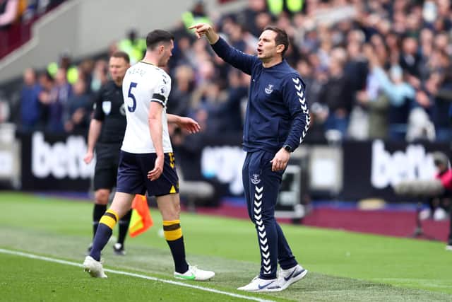 LONDON, ENGLAND - APRIL 03: Frank Lampard, Manager of Everton, gives instructions as Michael Keane of Everton leaves the pitch after being shown a red card during the Premier League match between West Ham United and Everton at London Stadium on April 03, 2022 in London, England. (Photo by Julian Finney/Getty Images)