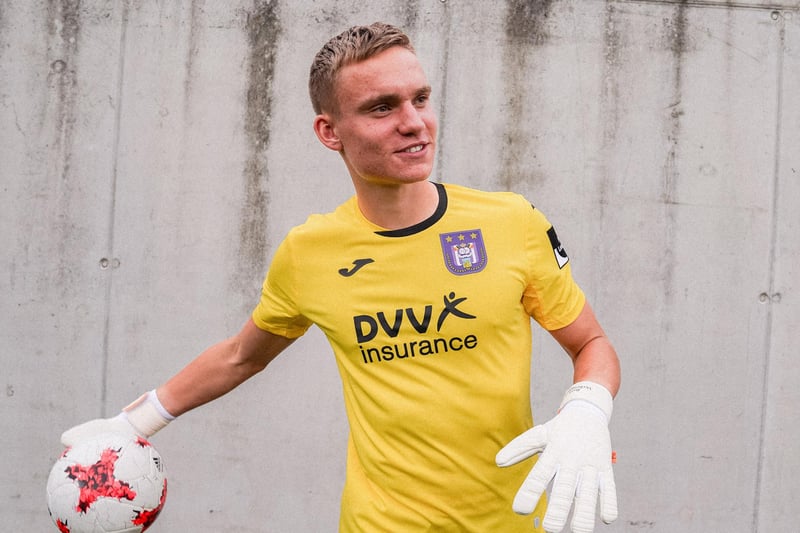 Recent reports suggest Vincent Kompany wants to snatch Dutch goalkeeper Bart Verbruggen from his old club. Liverpool have also been linked with the £15m-rated shot stopper.