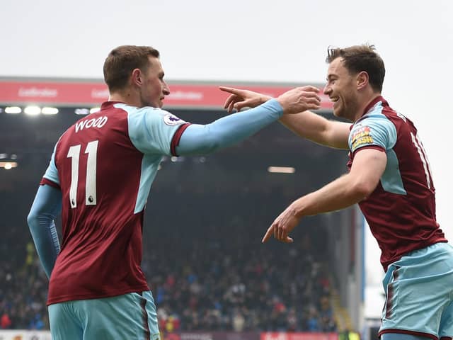 Burnley's New Zealand striker Chris Wood (L) congratulates Burnley's English striker Ashley Barnes on scoring their first goal during the English Premier League football match between Burnley and Everton at Turf Moor in Burnley, north west England on March 3, 2018.