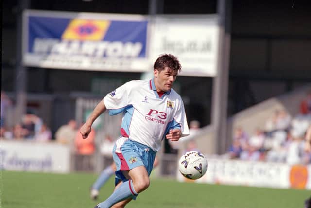 6 May 2000:  Andy Payton of Burnley in action during the Nationwide Division 2 match against Scunthorpe at Glanford Park, Scunthorpe, England. Burnley won 2-1.  \ Photo by Mike Finn-Kelcey \ Mandatory Credit: Allsport UK /Allsport