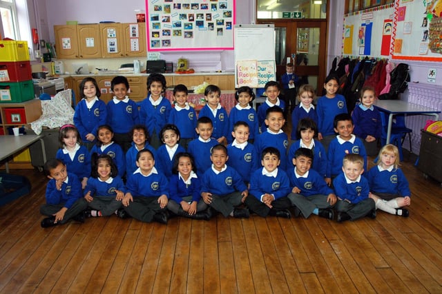Heasandford Primary School, Burnley. Reception 1. 2009.