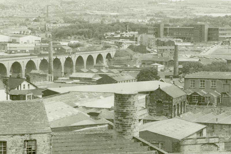 View of the railway viaduct from Burnley North and Stoneyholme in 1983. Credit: Lancashire County Council.