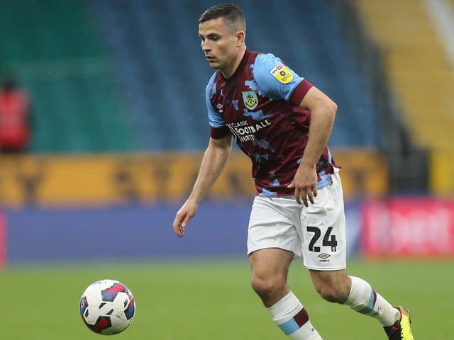 Burnley's Josh Cullen
The EFL Sky Bet Championship - Burnley v Swansea City - Saturday 15th October 2022 - Turf Moor - Burnley