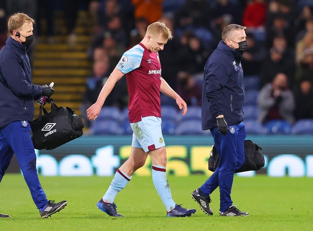 BURNLEY, ENGLAND - MARCH 01: Ben Mee of Burnley leaves the field with an injury during the Premier League match between Burnley and Leicester City at Turf Moor on March 01, 2022 in Burnley, England. (Photo by Alex Livesey/Getty Images)