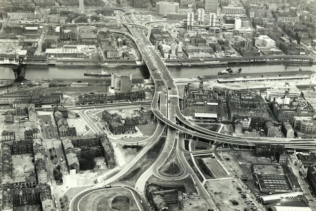 Construction of the Kingston Bridge in 1970