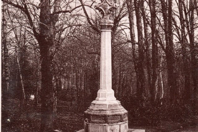 Just before the First World War the Foldy’s Cross, which takes is name from a sixteenth century chantry priest, John del Folds, was moved to its present site at the top of the Lime Avenue, where, restored, it can be seen today.