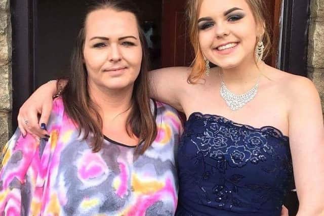 Melanie in 2016 with her daughter Bethany at her prom. By this point Melanie had lost five stone.