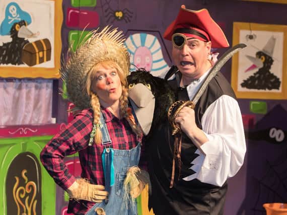 Kate Ashmead and Martin Parsons are the stars of this fabulous family show. (s)