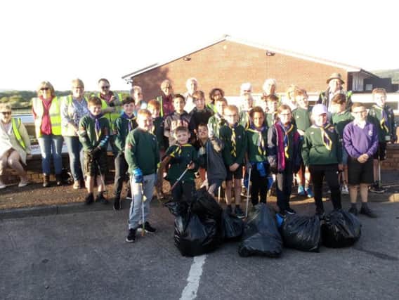 Volunteers and Cubs join forces to keep Langho litter free