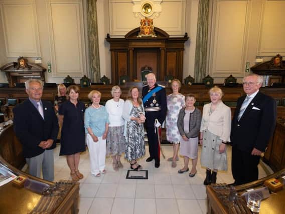 Maureen Frankland, chairman of Friends of Towneley Park, receiving the
award from Lord Shuttleworth with support from other group members.