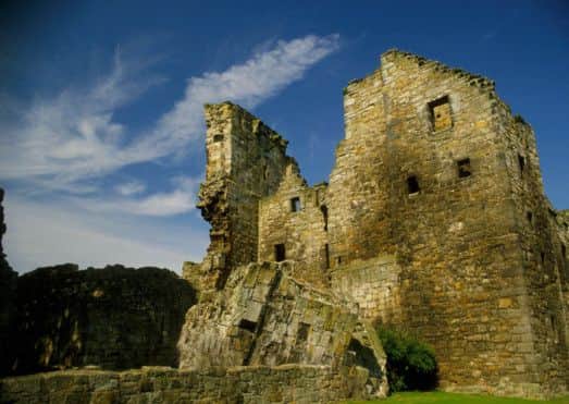 LOOKING OVER TO THE SUBSTANTIAL REMAINS OF ABERDOUR CASTLE- DATING FROM THE 14C WITH 16C/17C ADDITIONS AND FORMER HOME OF EARL OF MORAY, ON THE NORTH SHORE OF THE FIRTH OF FORTH, FIFE.
PIC: P.TOMKINS/VisitScotland/SCOTTISH VIEWPOINT
Tel: +44 (0) 131 622 7174  
Fax: +44 (0) 131 622 7175
E-Mail : info@scottishviewpoint.com
This photograph can not be used without prior permission from Scottish Viewpoint.