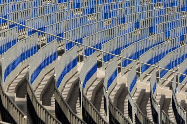 Rail seats in sun in Hanover. Photo: Stadionwelt.de