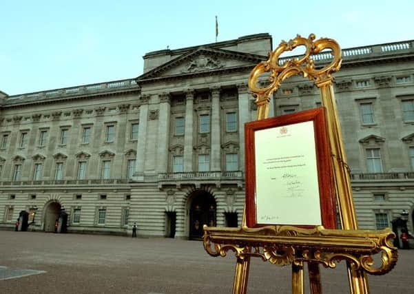 An easel stands in the Forecourt of Buckingham Palace in London to announce the birth of a baby  boy, at 4.24pm to the Duke and Duchess of Cambridge at St Mary's Hospital. Photo: John Stillwell/PA Wire