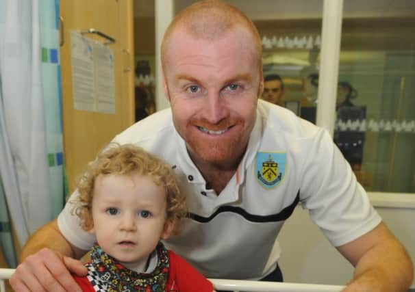 Burnley manager Sean Dyche with Archie Goulding (1).