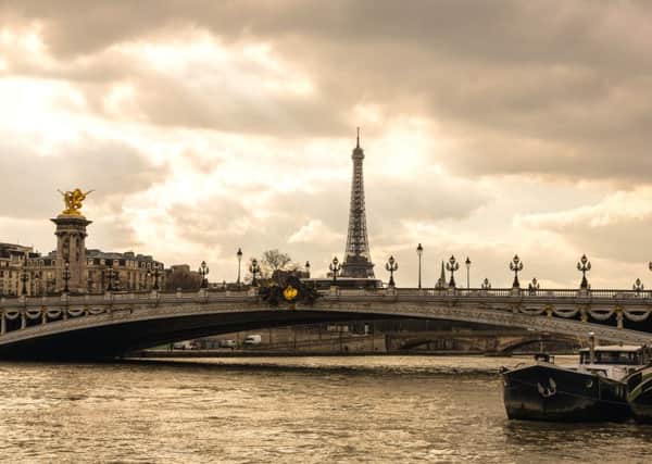 Pont Alexandre-III, Eiffel Tower. Photo: Paris Tourist Office - Photographer: Jair Lanes