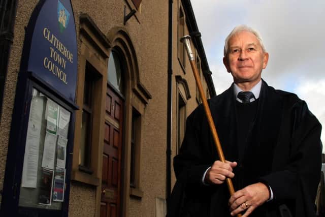 Council clerk Ian announces retirement
