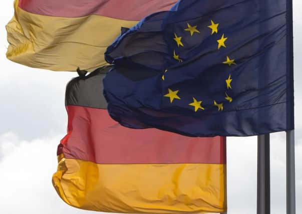 European and German national flags (Photo/Markus Schreiber)