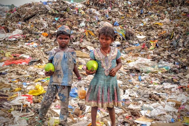 Children living on a dump in India (s)