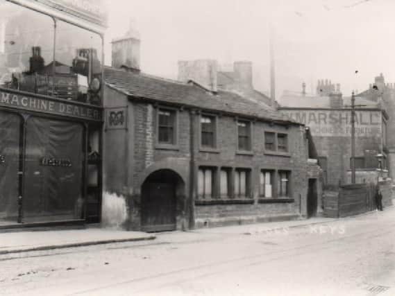 The site of William Marshalls furniture store can be seen to the right of the Cross Keys on St Jamess Street in Burnley