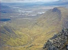 Walking the Munros Volume 1  -  Southern, Central and Western Highlands