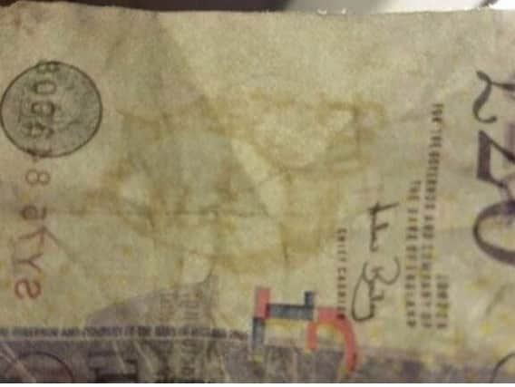 The fake notes have a very faint image of HM TheQueen's head.