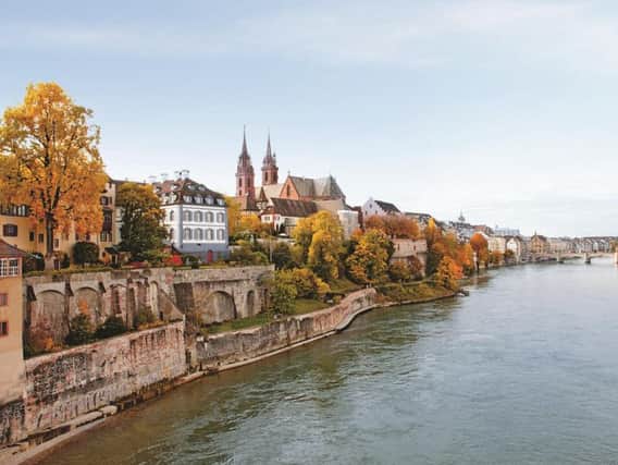 The shore of the Rhine on the Grossbasel side with a view of the cathedral and the Mittlere Brcke in the background. Copyright Basel Tourismus