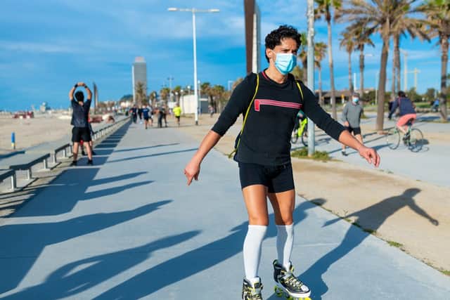 It's important to stay cool while wearing your mask in the hot weather (Photo: Shutterstock)